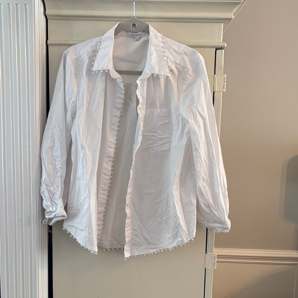 Moodie White Button-Up Blouse